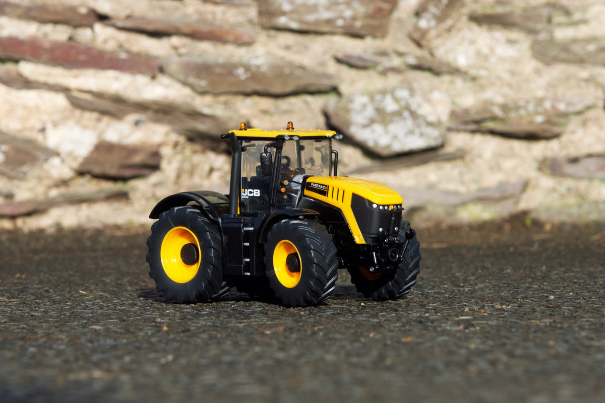 Britains JCB 8330 Fastrac 1:32 Scale Model
