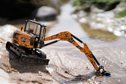Britain's JCB 86C 1:32 Scale Model