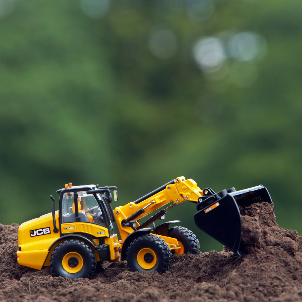 Britain's JCB TM420S 1:32 Scale Model