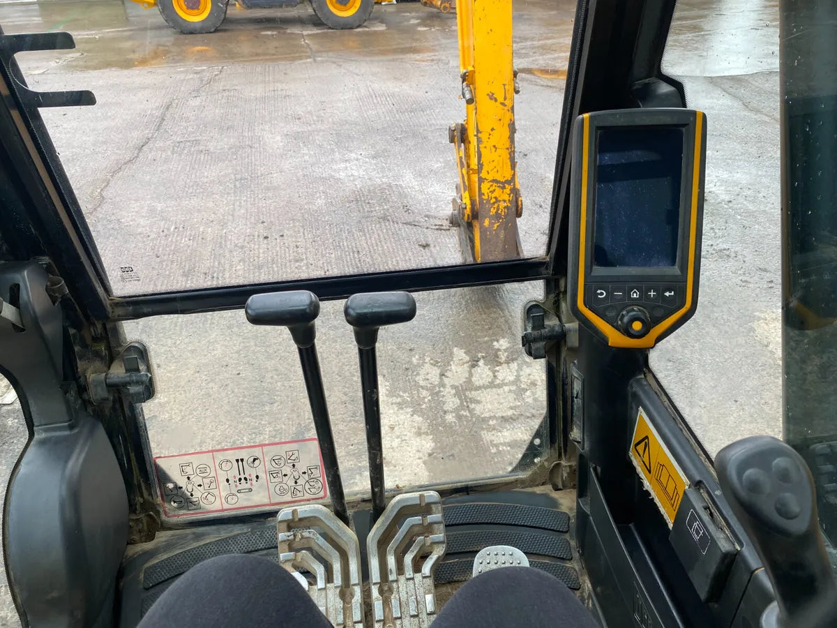 JCB JS130 LC Plus Tracked  Excavator