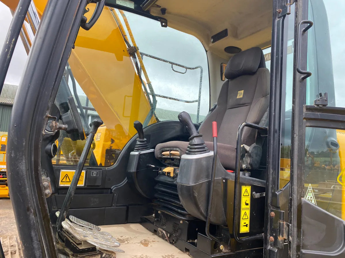 JCB JS130 LC Plus Tracked  Excavator