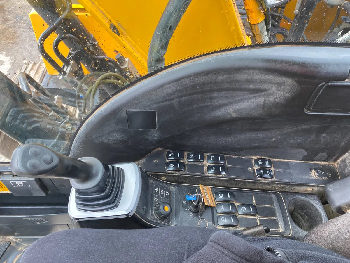 JCB JS130 LC Plus Tracked  Excavator