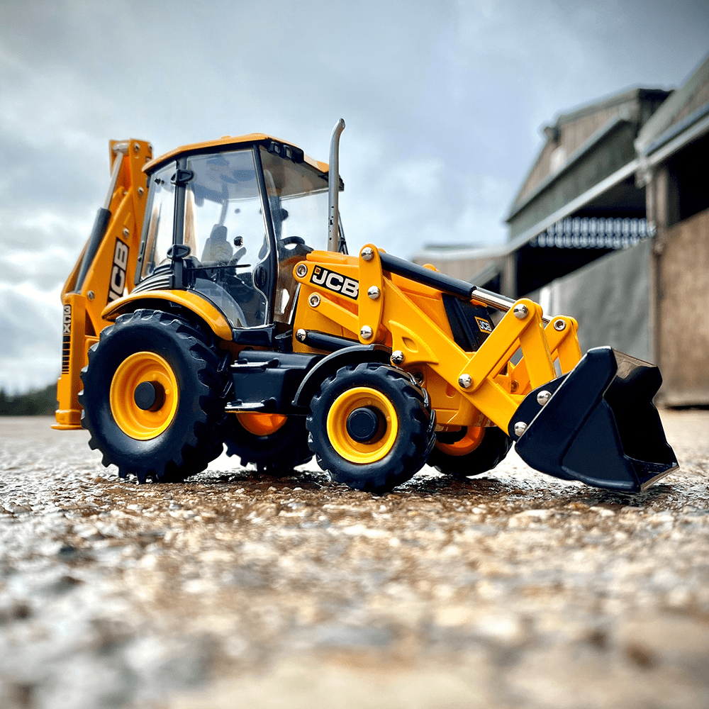 JCB 3CX 1:32 Scale Model